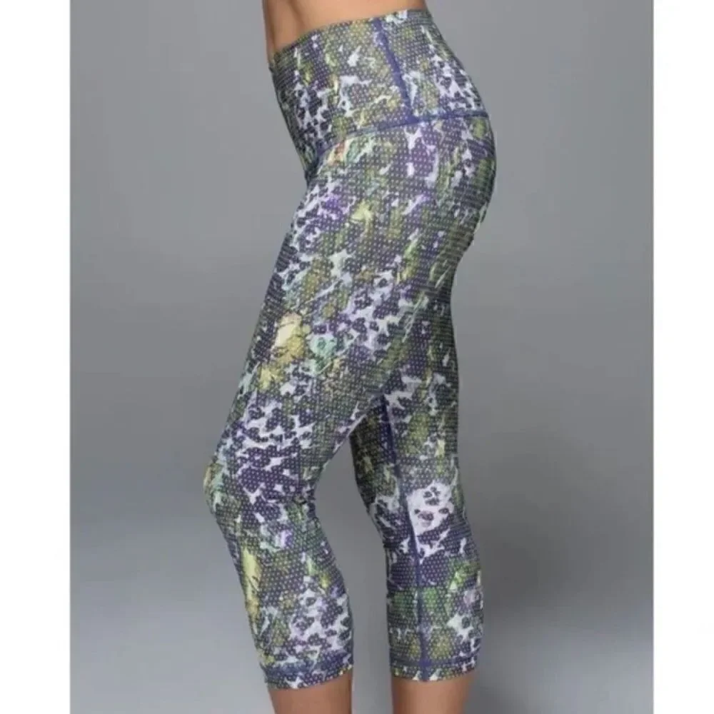 Lululemon High Rise Wunder Under Crop II Roll Down Floral Iris Print size 4